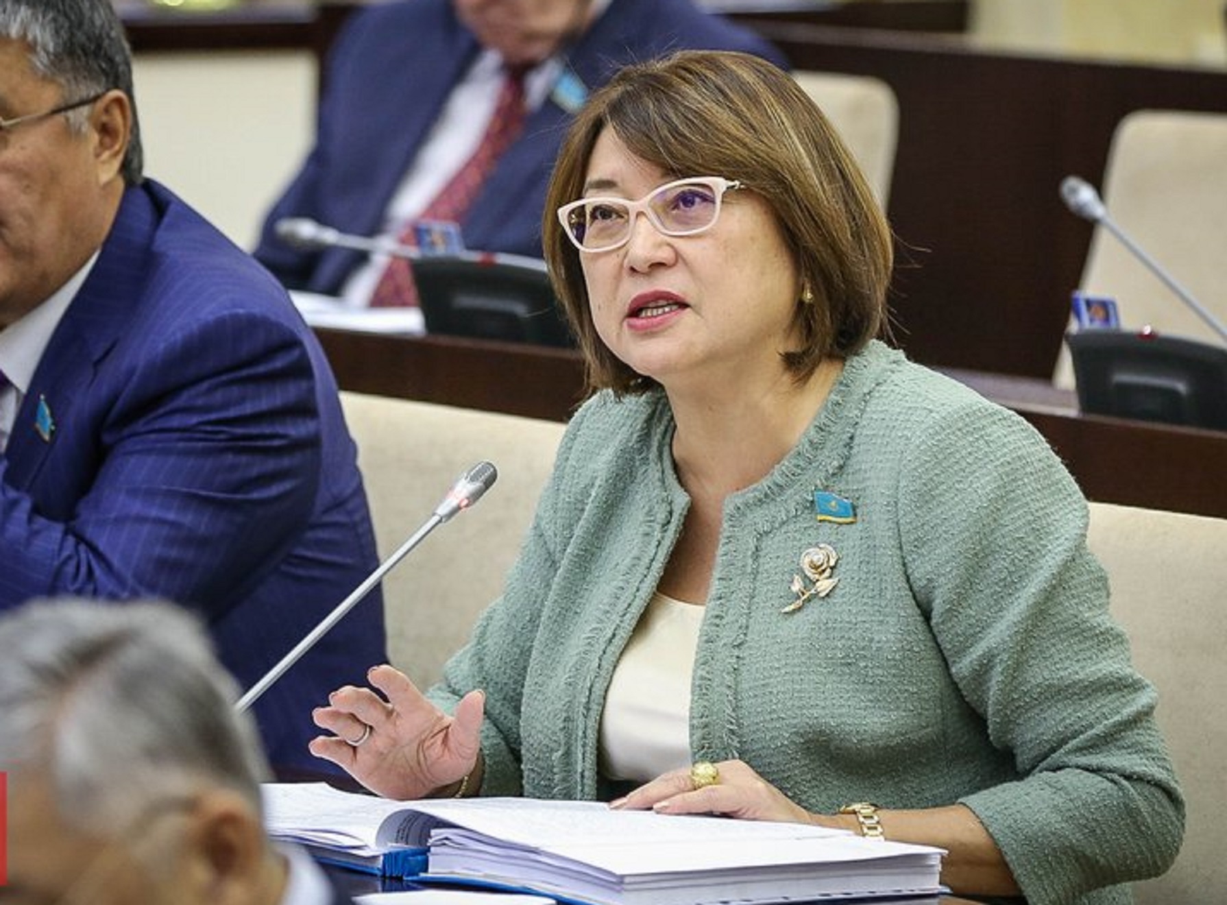 Áitimova: "Oǵyz Doǵan? "Qazkom" qazaq tilinde aqparat berýge mindetti"