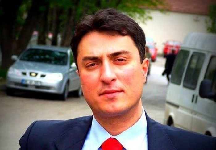 Оғыз Доған қазақ тілінде қызмет көрсетпеген Qazkom банкімен соттаспақ