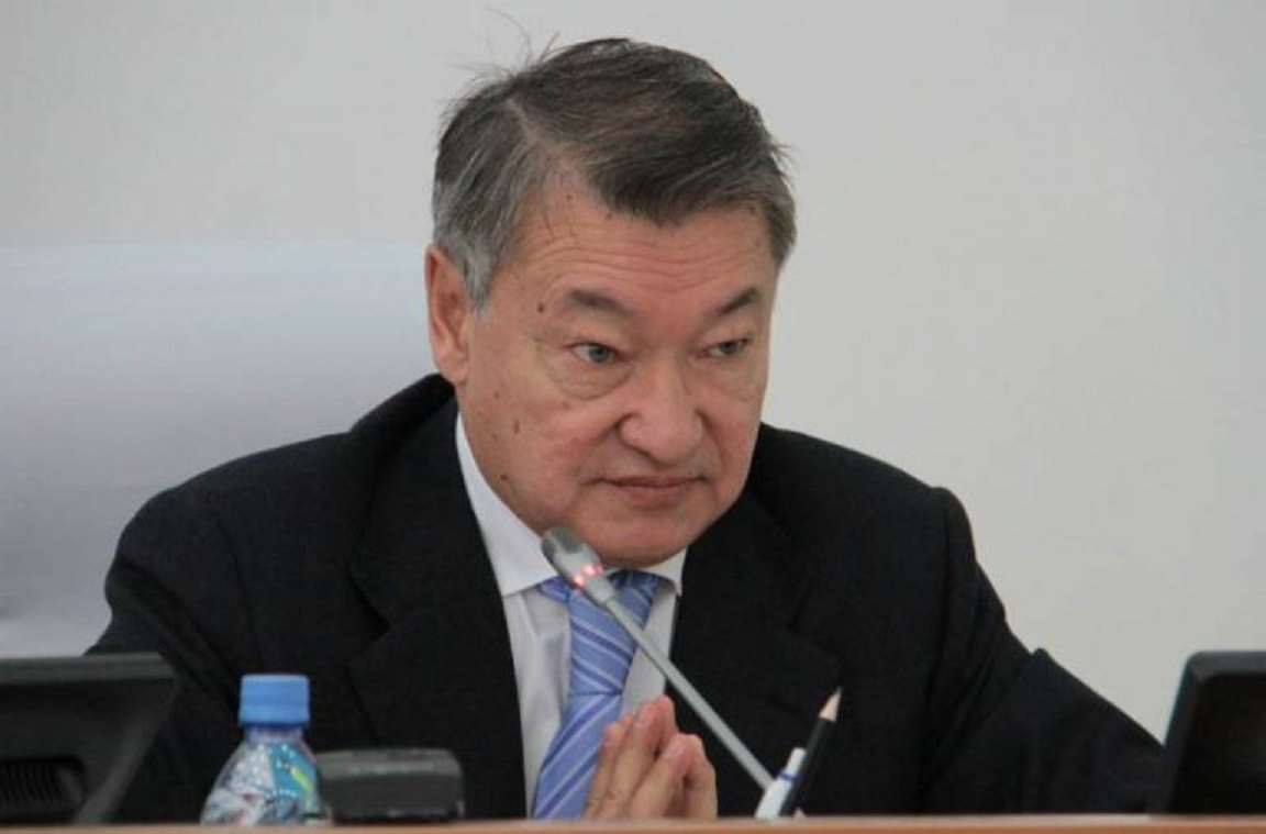 Danial Ahmetov adam qaǵyp óltirgen qaramaǵyndaǵy sheneýnik úshin keshirim surady