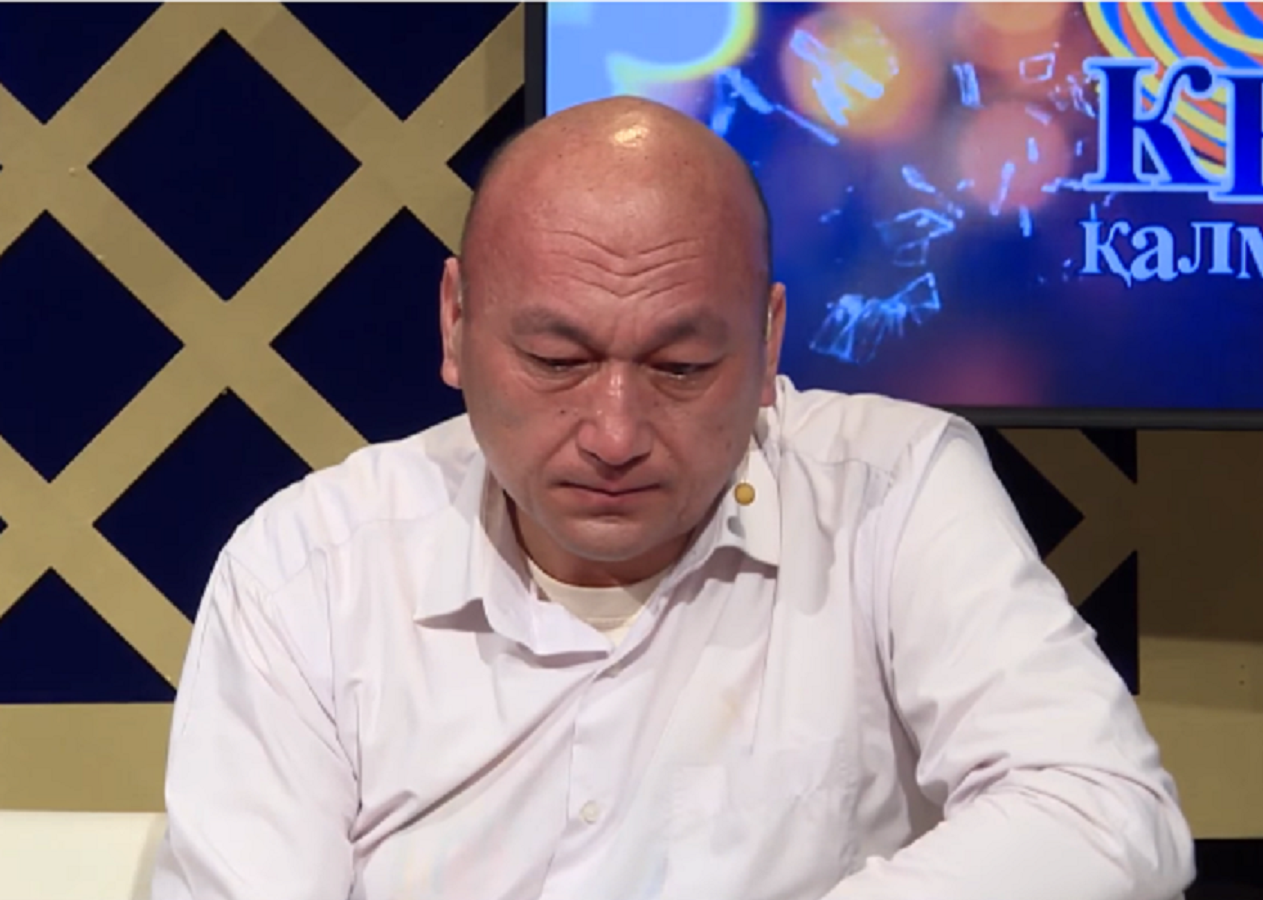 Qytaidan qysym kórgen qazaq: " Aiaǵymdy kisendep tapshanǵa bailap tastady" (video)