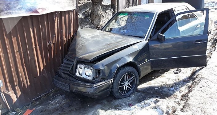 Алматыда Mercedes мінген жүргізуші жол жиегіндегі үш адамды қағып кетті