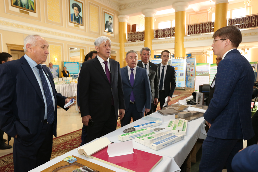 Amandyq Batalov jumys saparymen Jambyl aýdanynda boldy