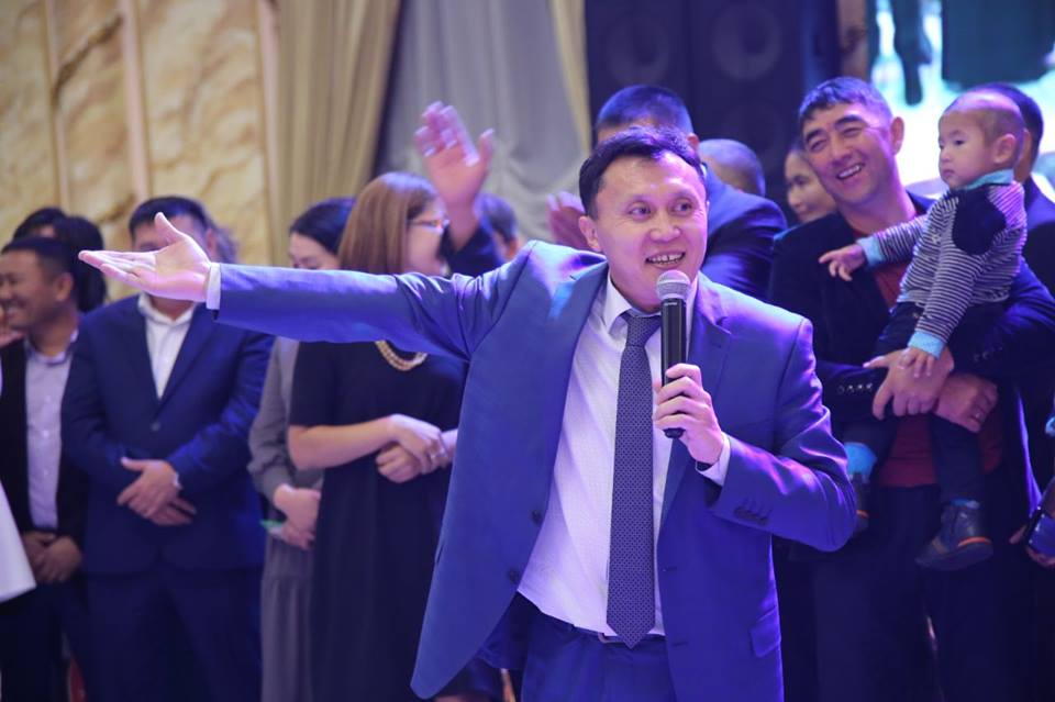 بەلگٸلٸ جۋرناليست ٶمٸردەن وزدى
