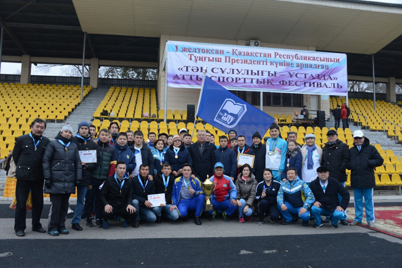 «Tán sulýlyǵy – ustazda» atty sporttyq festival ótti