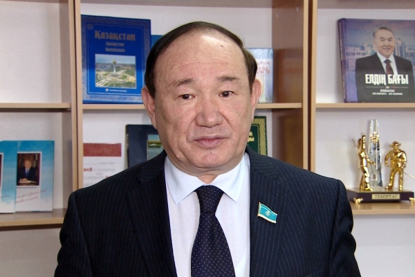 Ә. Бектаев: «Ажырасқандарға баж салығын көбейту керек»