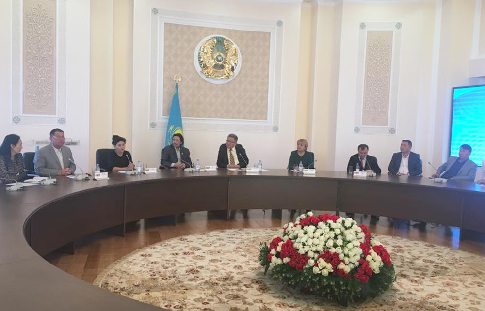 Жүкел  Хамай: "Біз латын әліпбиімен қауышып жатырмыз"