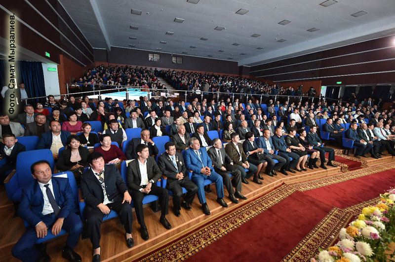 Ońtústik halqy Elbasynyń latyn álipbiine kóshý týraly shemine qoldaý bildirdi
