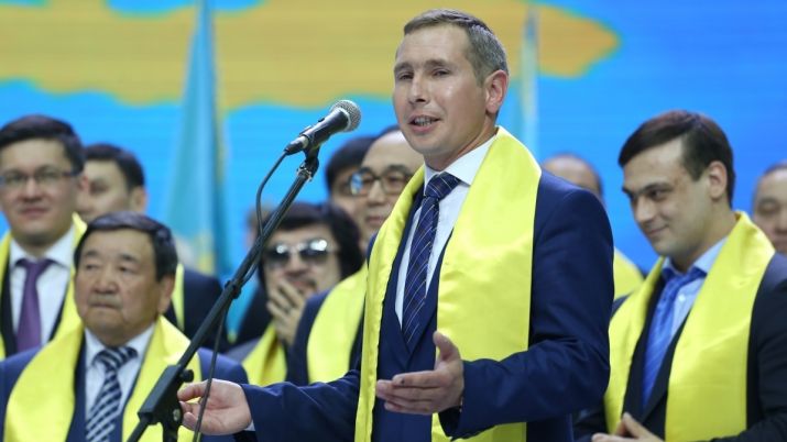 Ең жас депутат Мөлдір есімді қызылордалық қызға үйленді