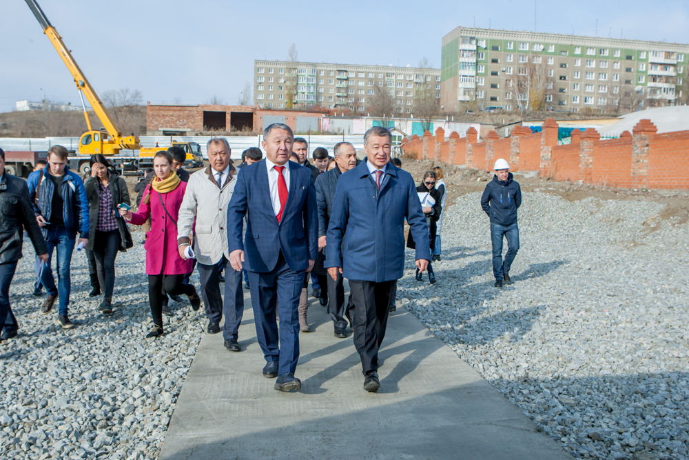 Kásipkerler kásibin ózgertip jatyr