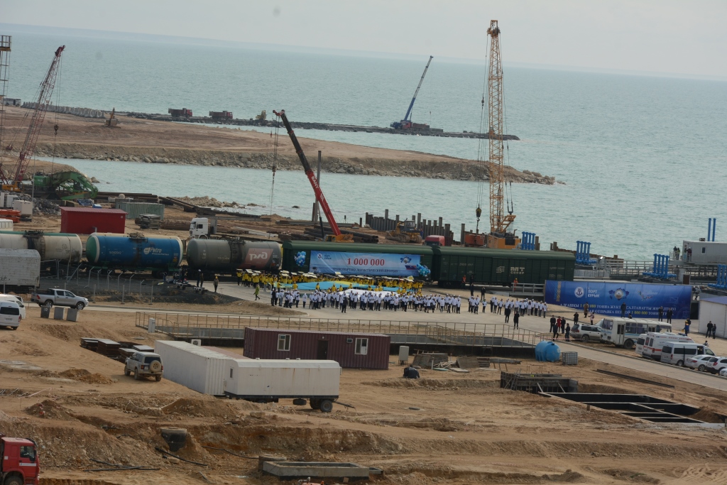 Құрық портынан Бакуге миллион тонна жүк өткізді