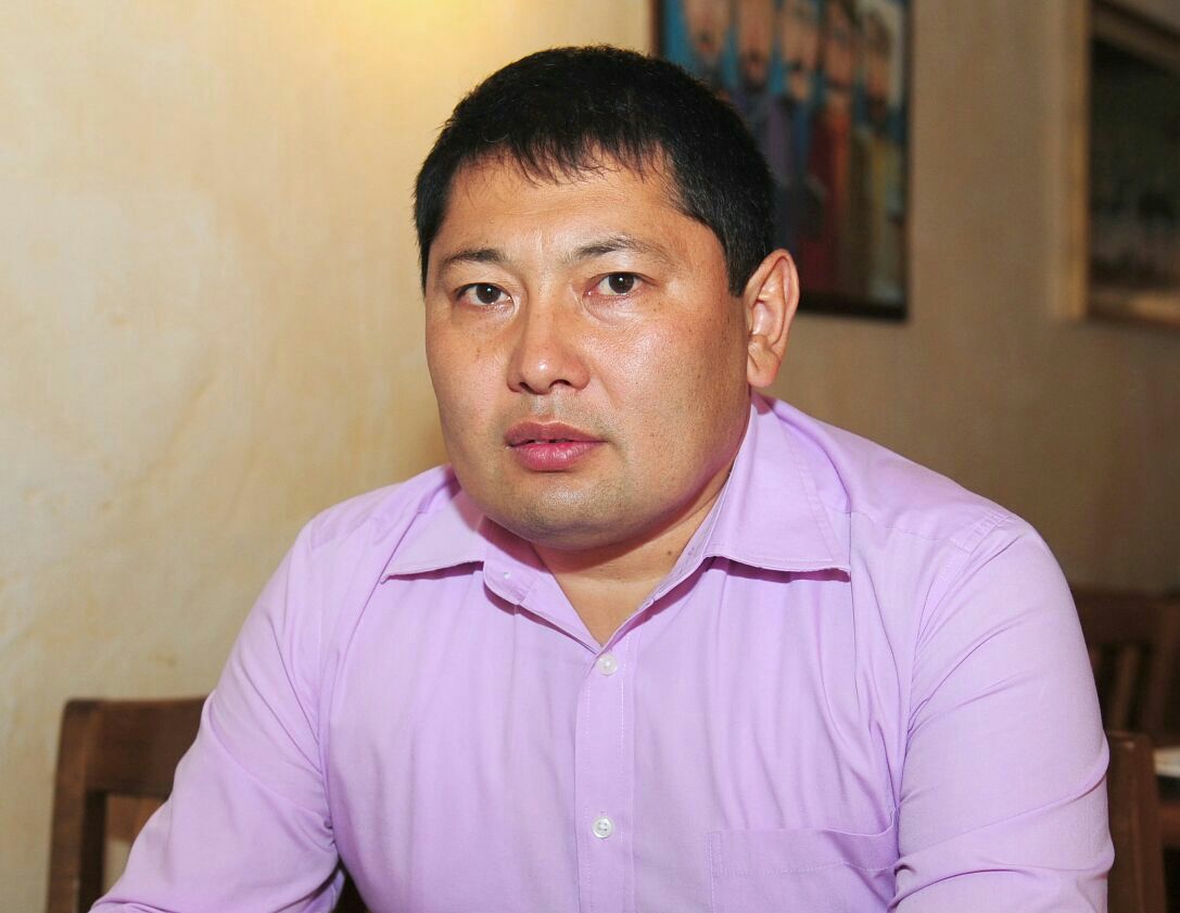 Осы елдің наны жақсы, медалі мықты, ақшасы тәтті. Ал, тілі неге ащы болуы керек?