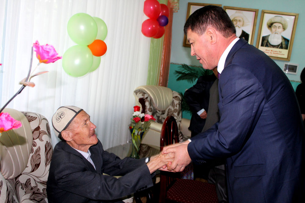 Аудан әкімі қарттарға құрмет көрсетті