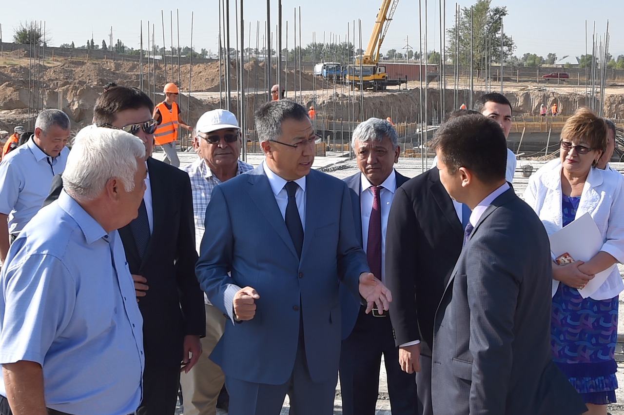 ج. تٷيمەباەۆ: "شىمكەنتتە ٷيلەردٸ كٶپتەپ سالىپ, باسپانا كەزەگٸن ازايتۋ كەرەك"