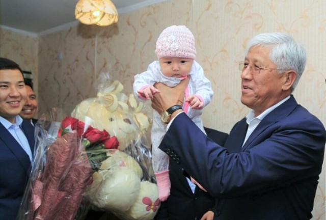 18 millionynshy turǵynǵa 3 bólmeli páter berildi