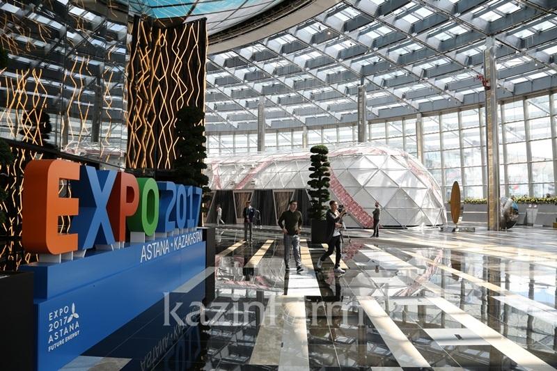 EKSPO-2017: Álemge áigili ǵalymdardyń golografiialyq beinesi dáris oqidy