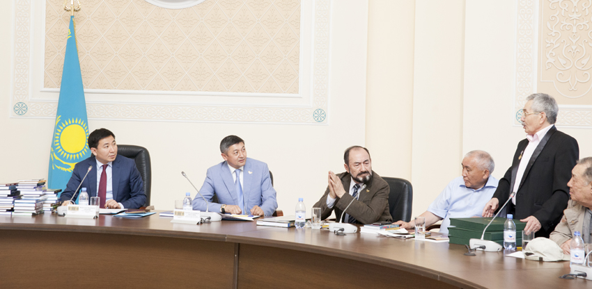 تالدىقورعاندا جەتٸسۋلىق اقىن-جازۋشىلاردىڭ 39 كٸتابى جارىق كٶردٸ