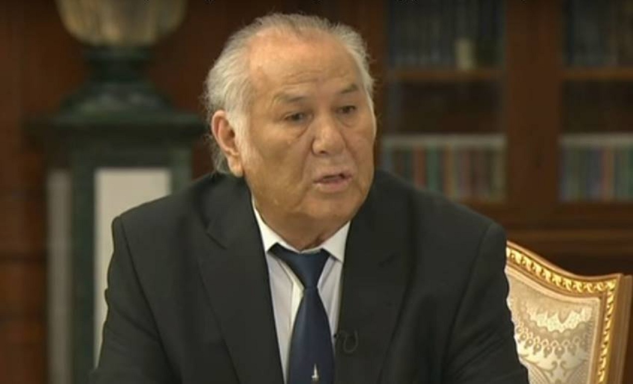 Isabekovtyń munysy qalai?