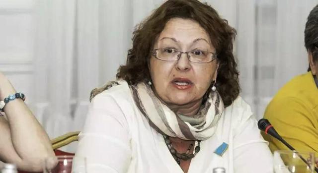 Depýtat Smirnova: "Qatty ókinemin!"