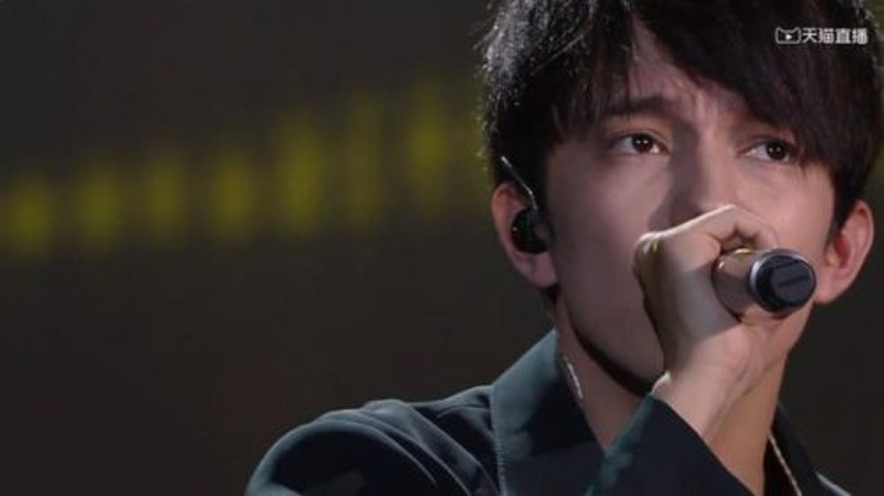 Dimash, sen toidyń ánshisi emessiń