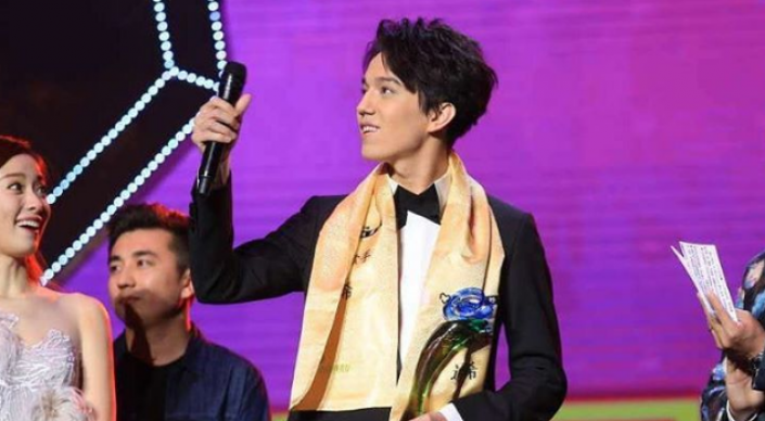 Dimash «Aziianyń eń tanymal ánshisi» atandy (video)