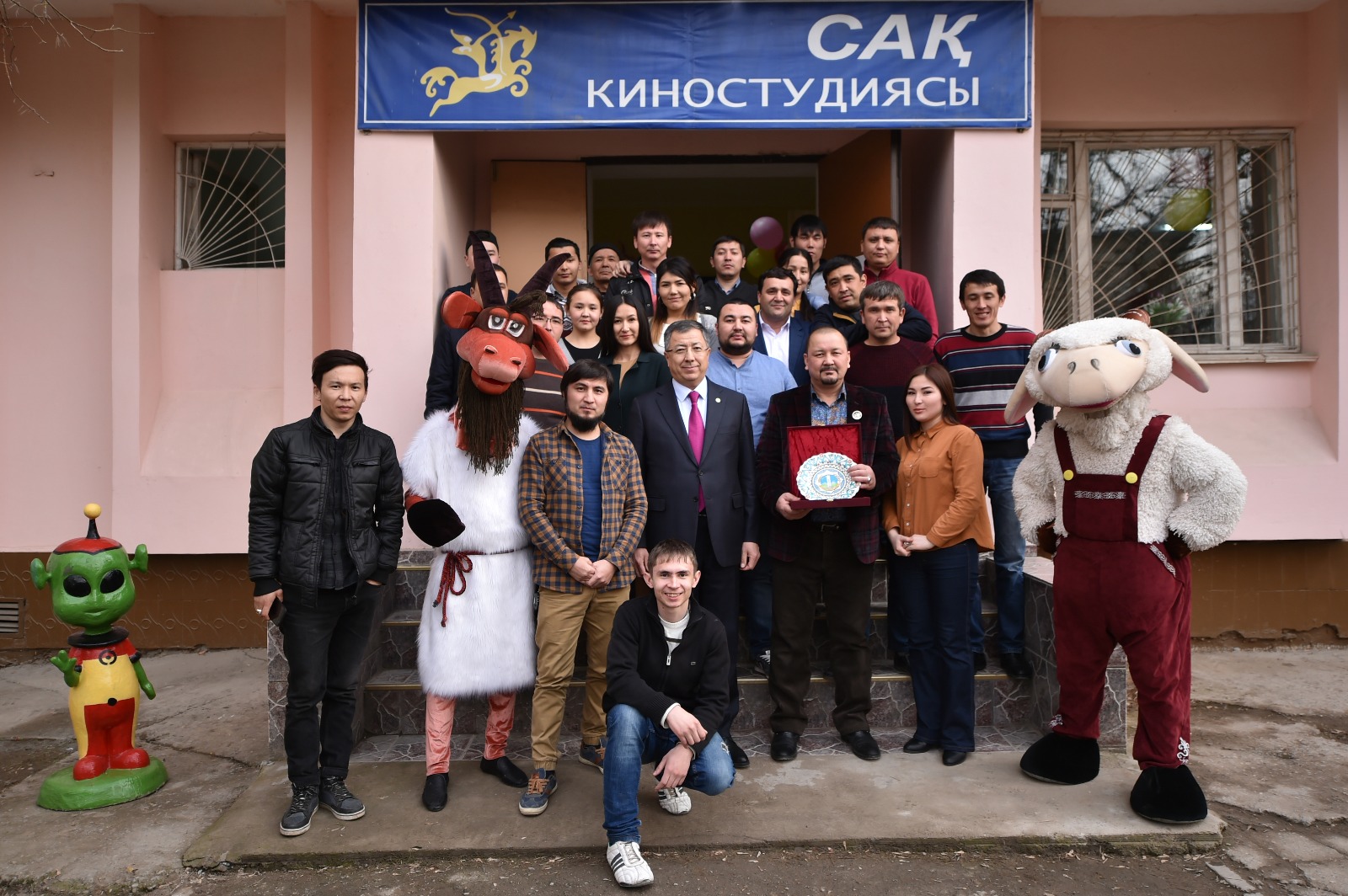 Ońtústikte úsh animatsiialyq film túsiriledi