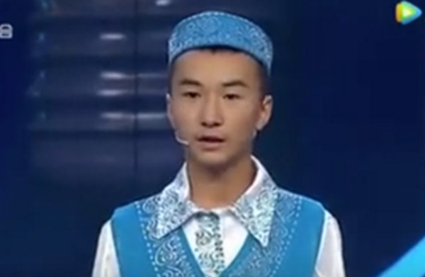 Qazaq balasy birden dezinfektsiialanatyn shprits oilap tapty (video)
