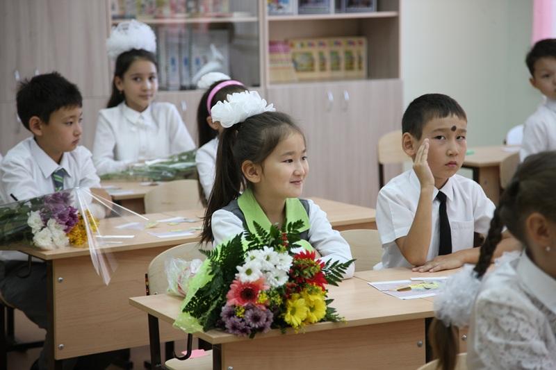 Bilim ministrligi ustazdarǵa gúl syilaýǵa tyiym saldy ma?