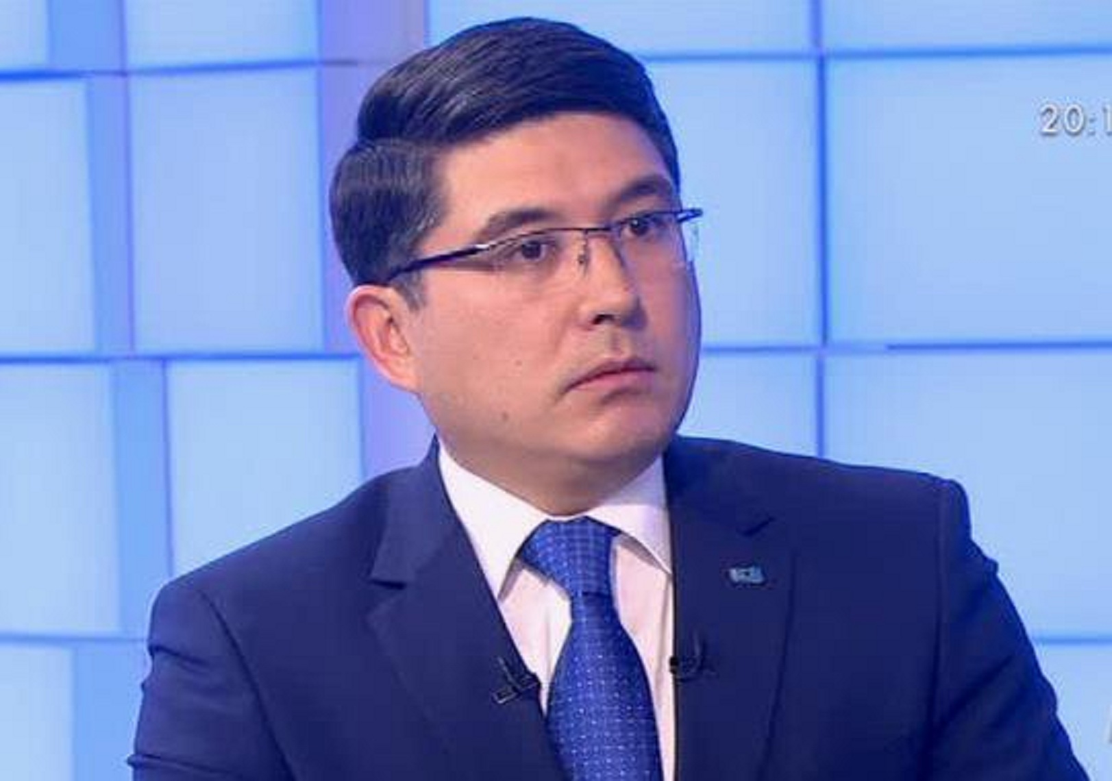 BAQ: Polshadaǵy Qazaqstan elshisin qazaqsha sóilegeni úshin jumystan qýǵan