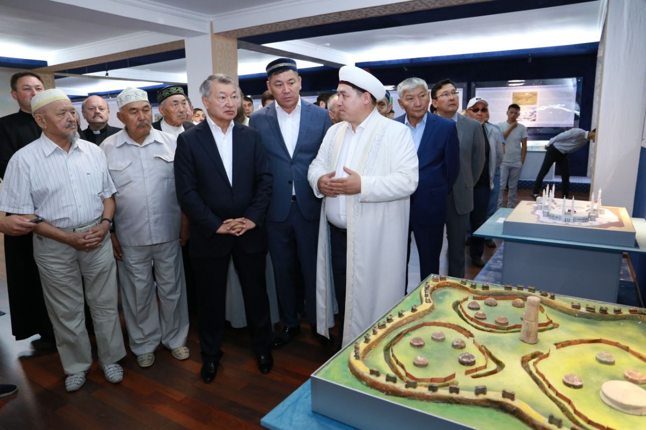 Danial Ahmetov: "Meshitter salt-dástúrimizdi nasihattaityn ortalyqqa ainalýy tiis"