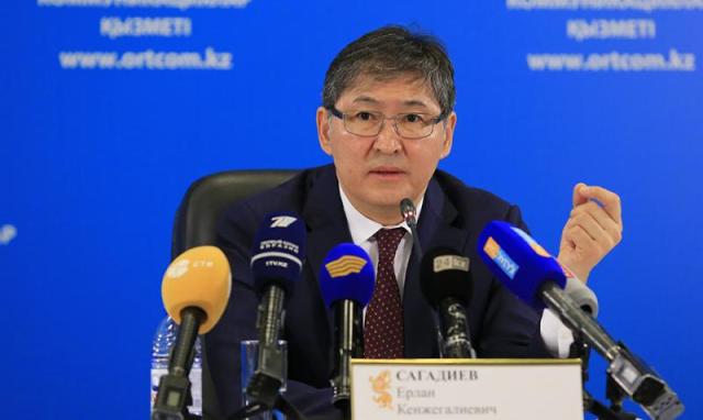 Saǵadiev "Qazaq ádebietin" qurtýdy kózdep otyr