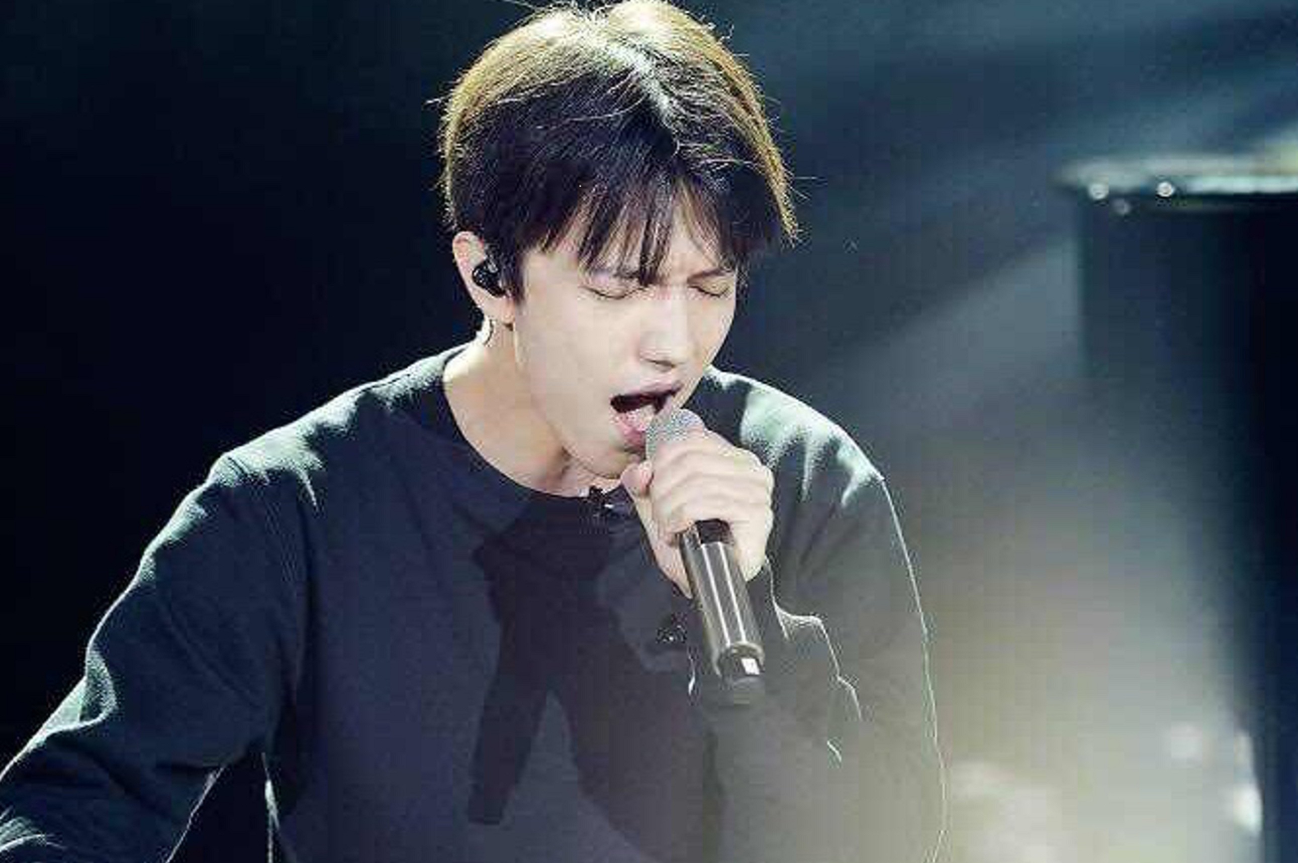 Dimash Qudaibergen jetinshi kezeńde 3-shi oryn aldy