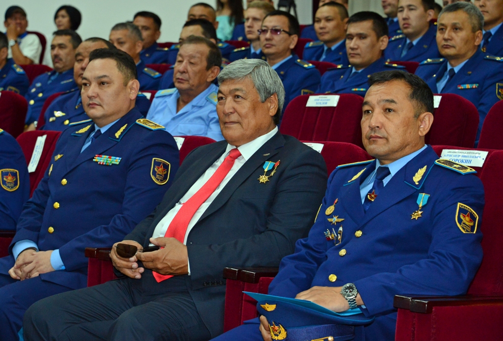 Тоқтар Әубәкіров ұшқыштарға шеберлік сыныбын өткізді