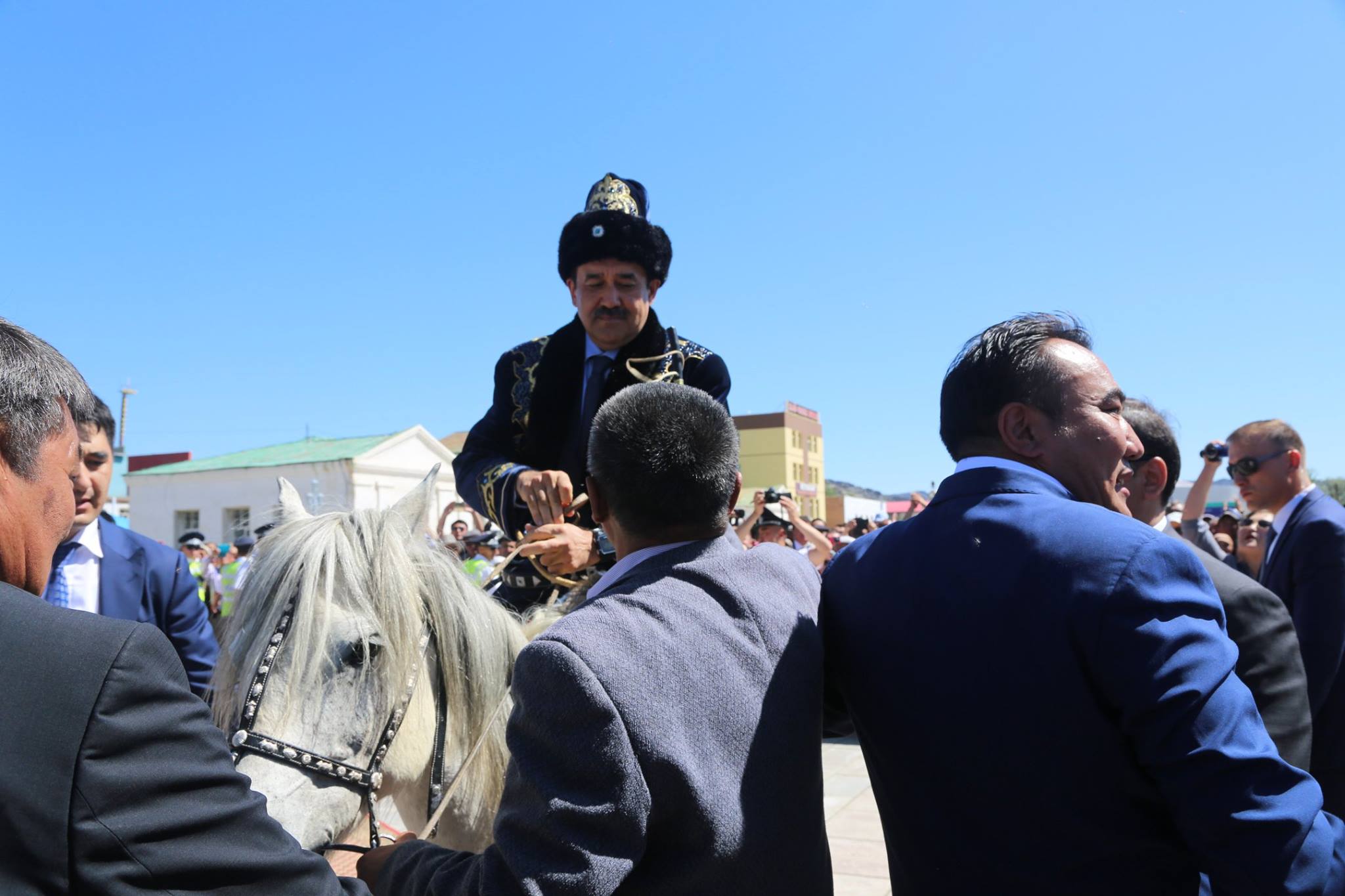 شەتتەگٸ اعايىن مەسٸموۆتى كەشٸردٸ مە?