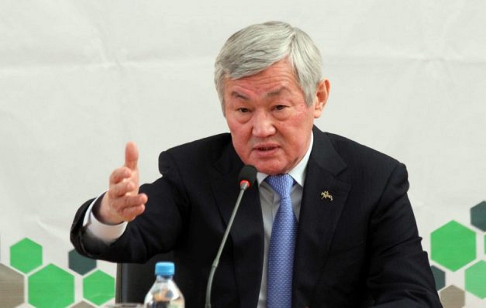 Сапарбаев: "Қытайды емес, қазақты жұмыспен қамтуымыз керек"