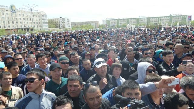 Атырау халқы шеруге шықты