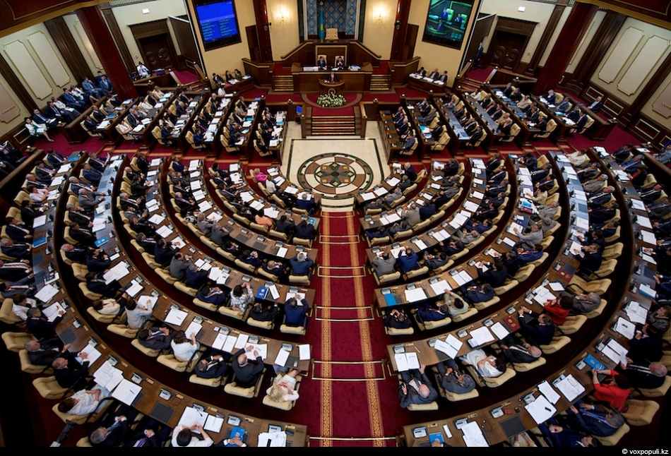 ساياسي پارتييالار سىنالار سەت تۋدى...