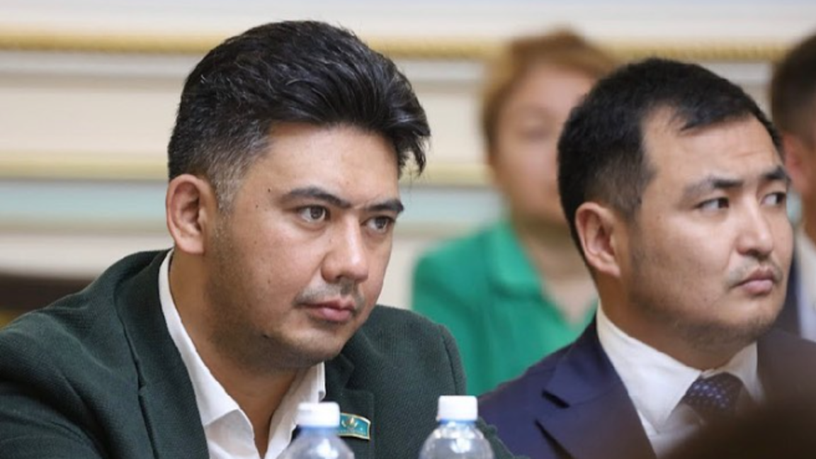 Almatylyq depýtat baiandama jasap otyryp boqtap jiberdi