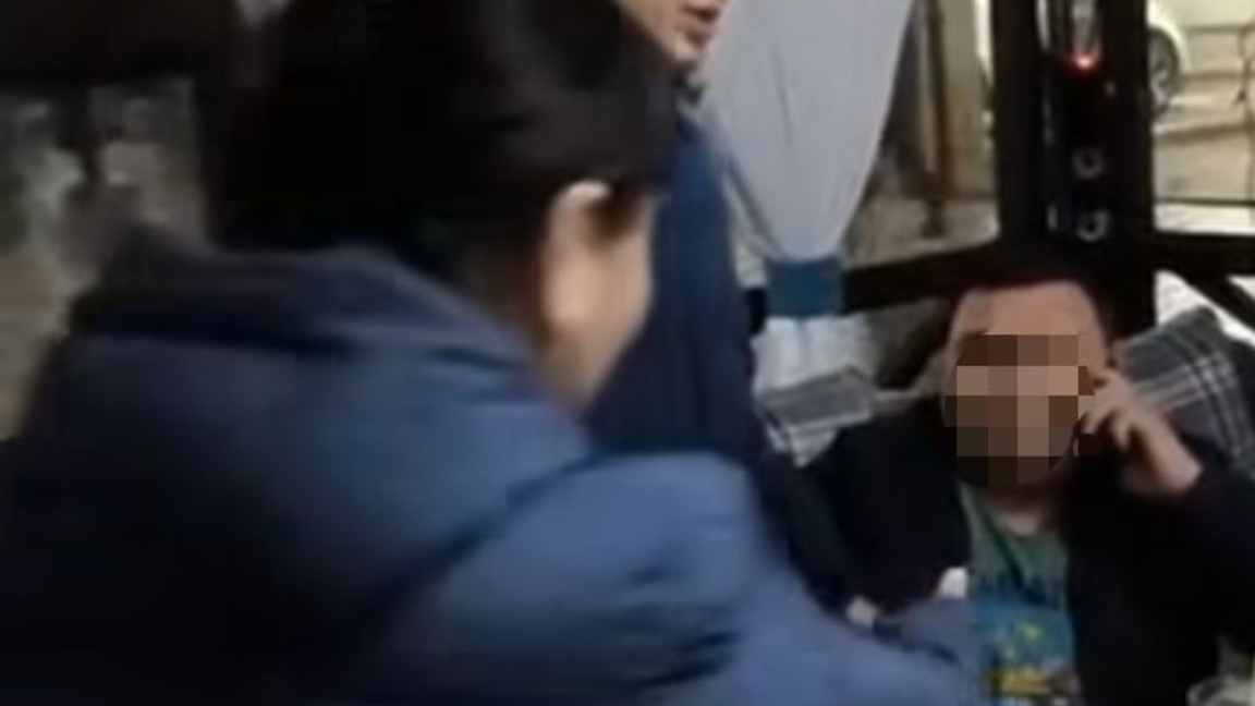 قۇزىرلى ورگاندار "گٷل ۇرىسى" رەتٸندە تانىلعان ەكس-پوليتسەيدٸڭ كەزەكتٸ ۆيدەوسىنا پٸكٸر بٸلدٸردٸ