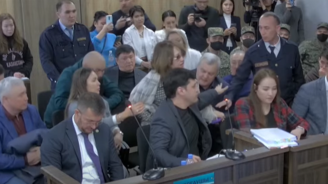 "Сен оны 8 сағат өлтірдің". Салтанат Нүкенованың анасы сотта ашуланып кетті