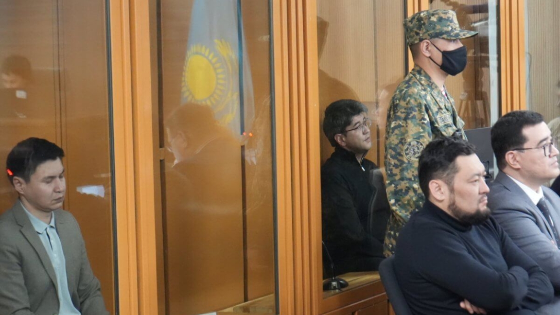 بيشٸمباەۆ پەن بايجانوۆ سوت وتىرىسىنا كەلمەدٸ: جارىسسٶز كەيٸنگە قالدىرىلدى