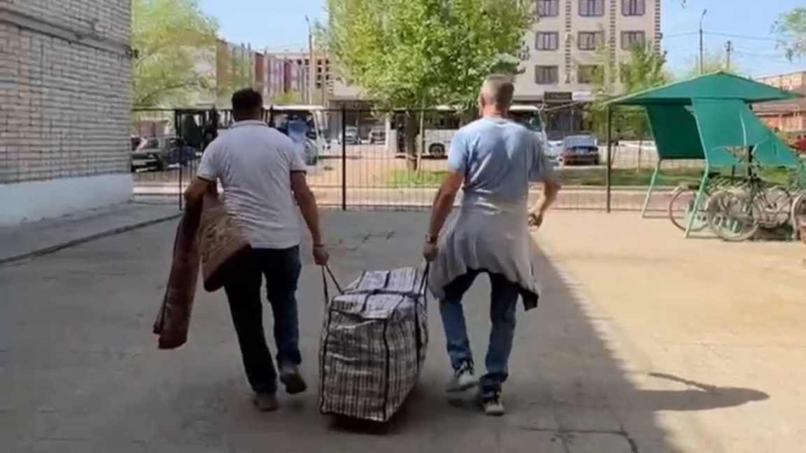 داچنيكي ۋرالسكا ناچالي ۆوزۆراششاتسيا دوموي