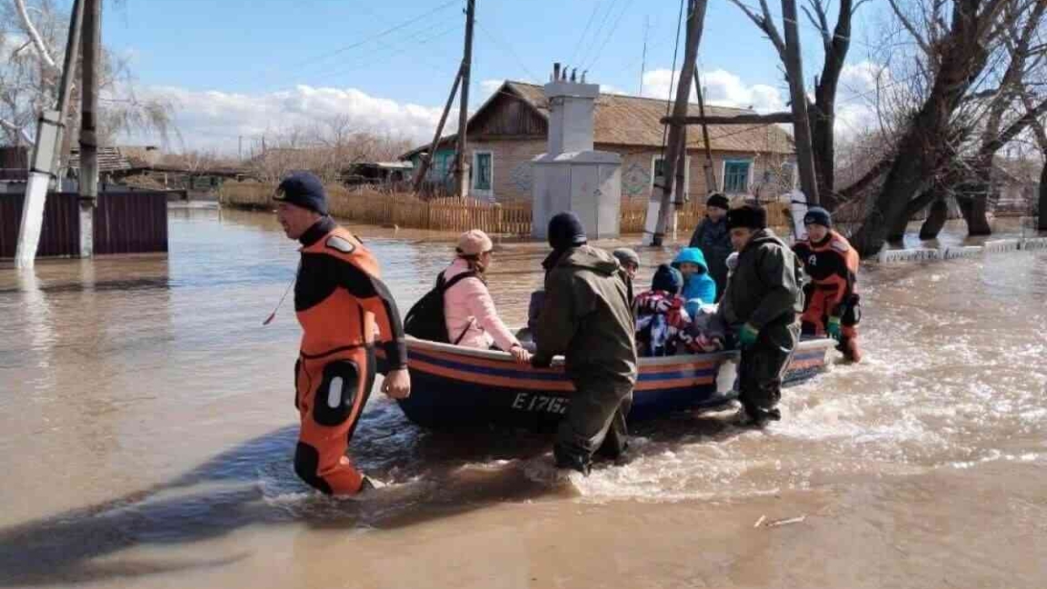 Су тасқынынан зардап шеккендерге көмек көрсетіліп жатыр