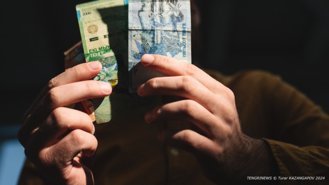 Сот орындаушы біреудің баласының алиментін өз қалтасына басып отырған