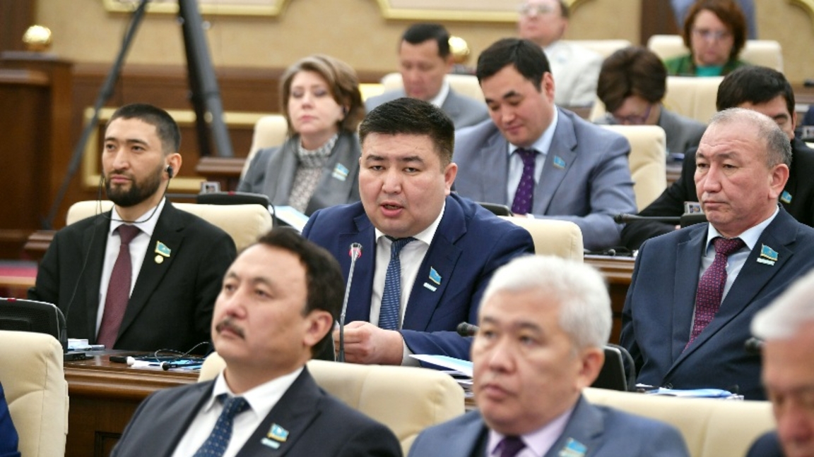 «AMANAT» fraktsiiasy biýdjettiń atqarylýy týraly Úkimet esebin synǵa aldy
