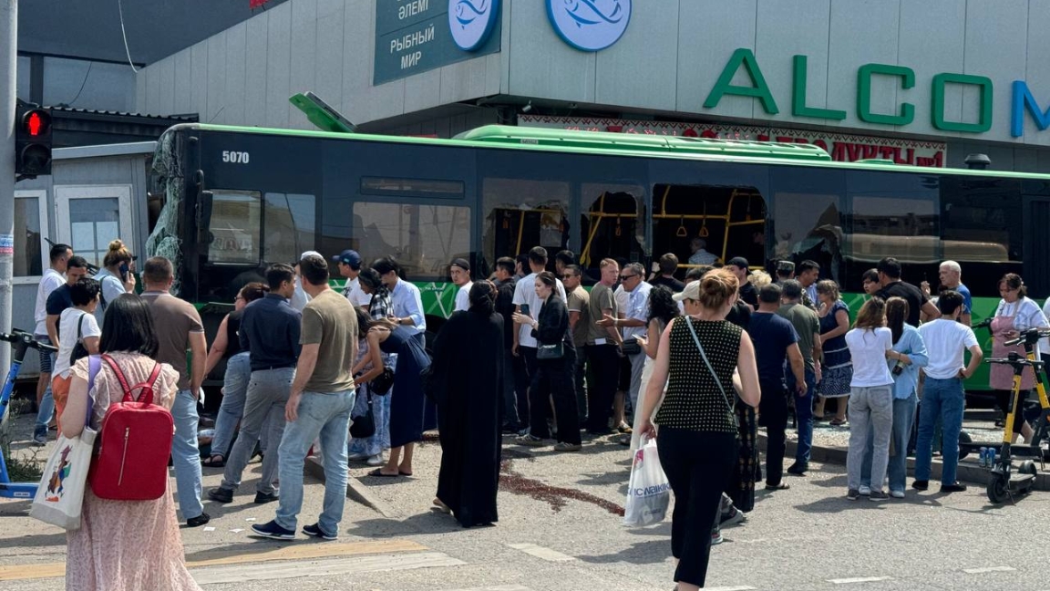 الماتىدا ٸرٸ اۆتوبۋس اپاتى بولدى