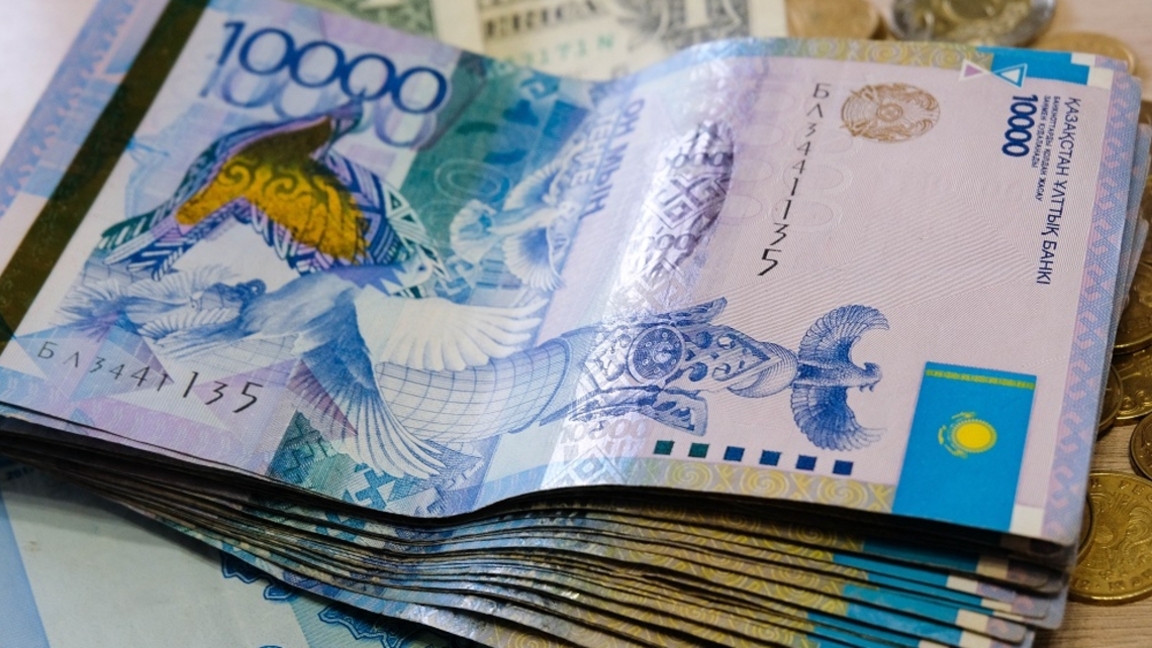 Nyǵmatýlinge tiesili zaýyt qaza tapqan qyzmetkerdiń otbasyna qansha qarjylai kómek beredi?