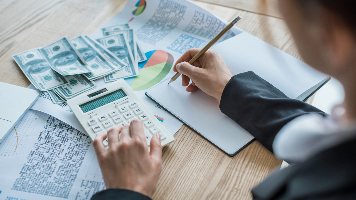 Almatyda emhananyń bas býhgalteri 340 million teńge jymqyrǵan