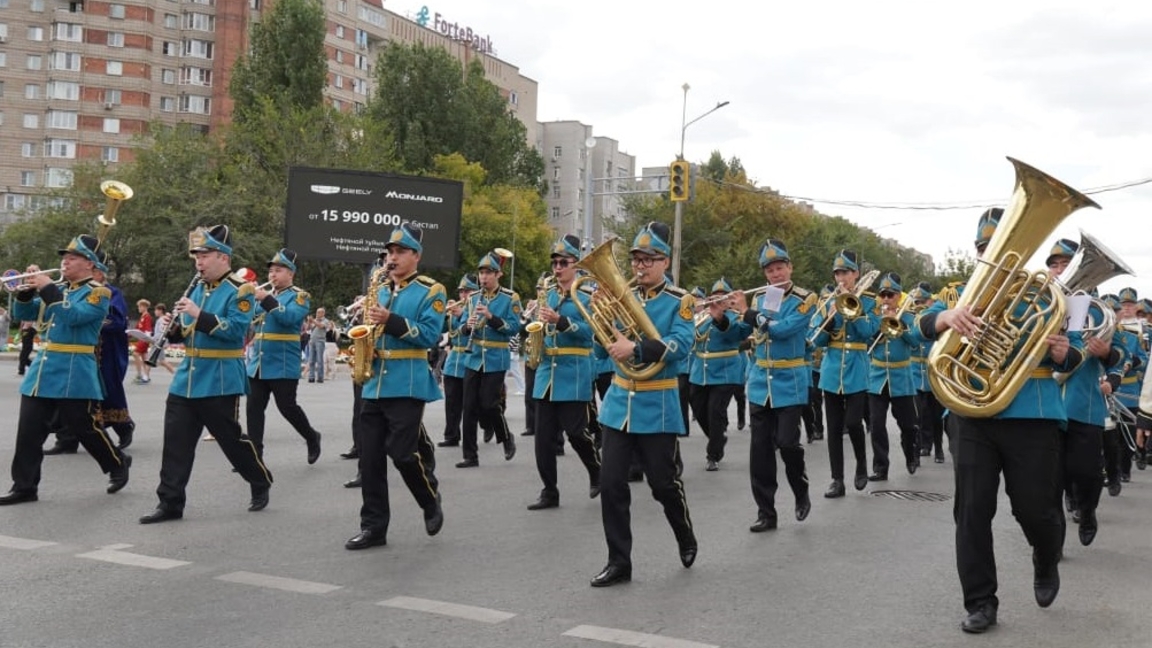 V Den Konstitýtsii v Ýst-Kamenogorske proshel parad dýhovyh orkestrov