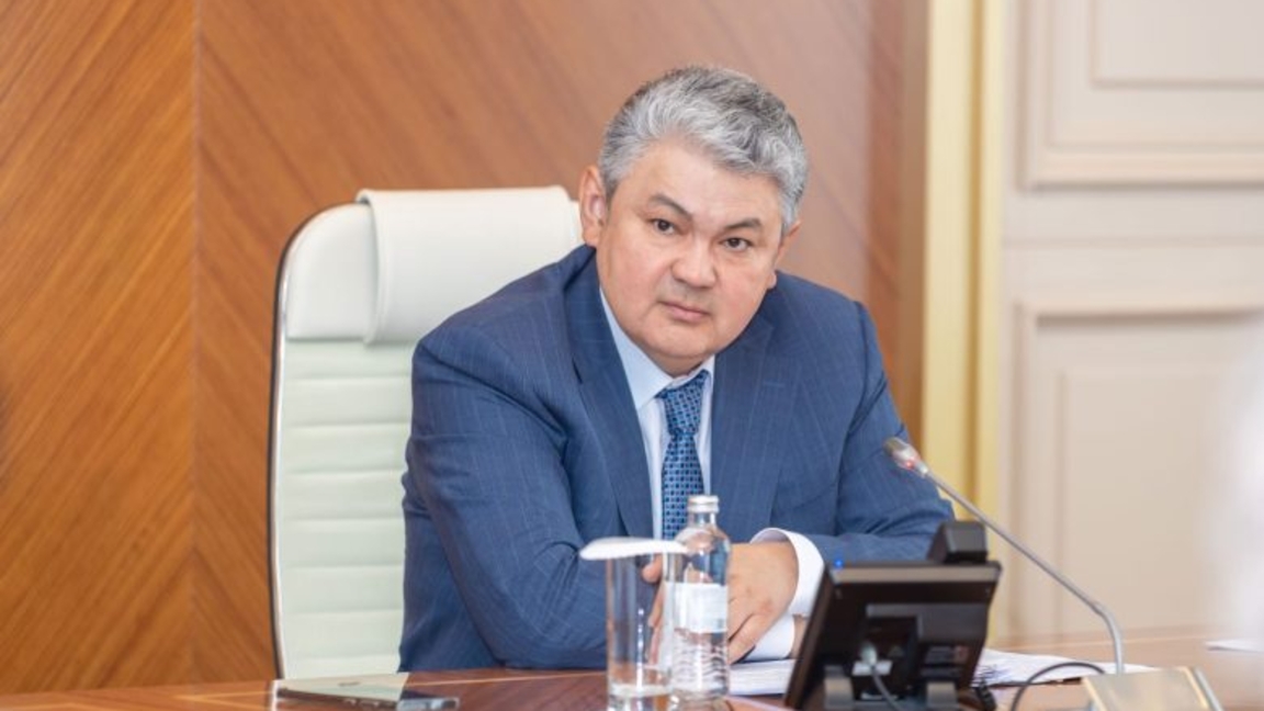 Kósherbaev qaza bolǵan 5 kenshiniń otbasyna qandai kómek kórsetiletinin aitty