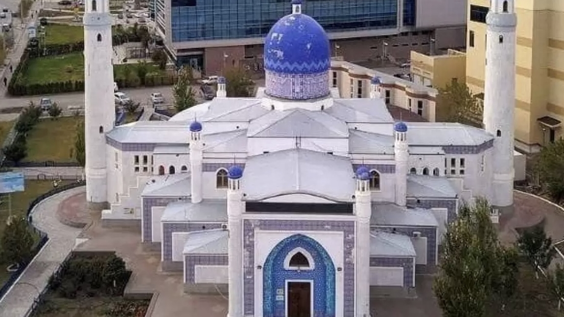 “Jalǵan jala”: Atyraý ortalyq meshiti basy daýǵa qalǵan imamǵa qatysty málimdeme jasady